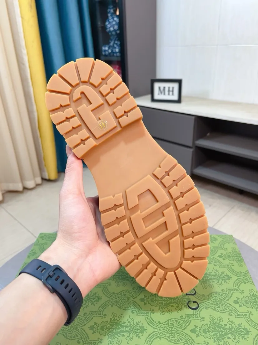 Men's shoes 💰540🌸🌸 (GUCCI) [cow lining plus velvet optional] [can be made without standard] New product Martin boots imported from Canada with full top layer high mercerized frosted fabric, punched using 3D digital technology, high-end and classy, ​​versatile to wear, full of three-dimensionality, close pictures will make you obsessed with the leather. You can't extricate yourself ~ the best on the market.          Fabric: Cowhide/Embossed Lining: Cowhide.          Please make a note when placing an order, sizes: 38-44 (37, 45, 46 can be customized and cannot be returned or exchanged) 5 colors available; black, gray, khaki, coffee, and earthy yellow